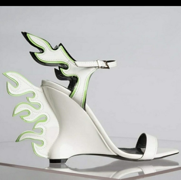 CAPE ROBBIN💣 WEDGES 🔥MAKE ME AN OFFER🎇 - Picture 2 of 2